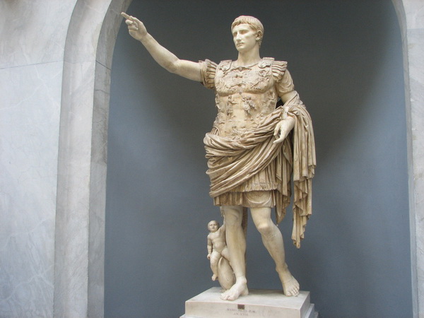 Статуя римского императора Октавиана Августа